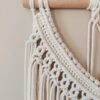 Makrama wisząca na ścianę BONA kolor naturalny / ecru